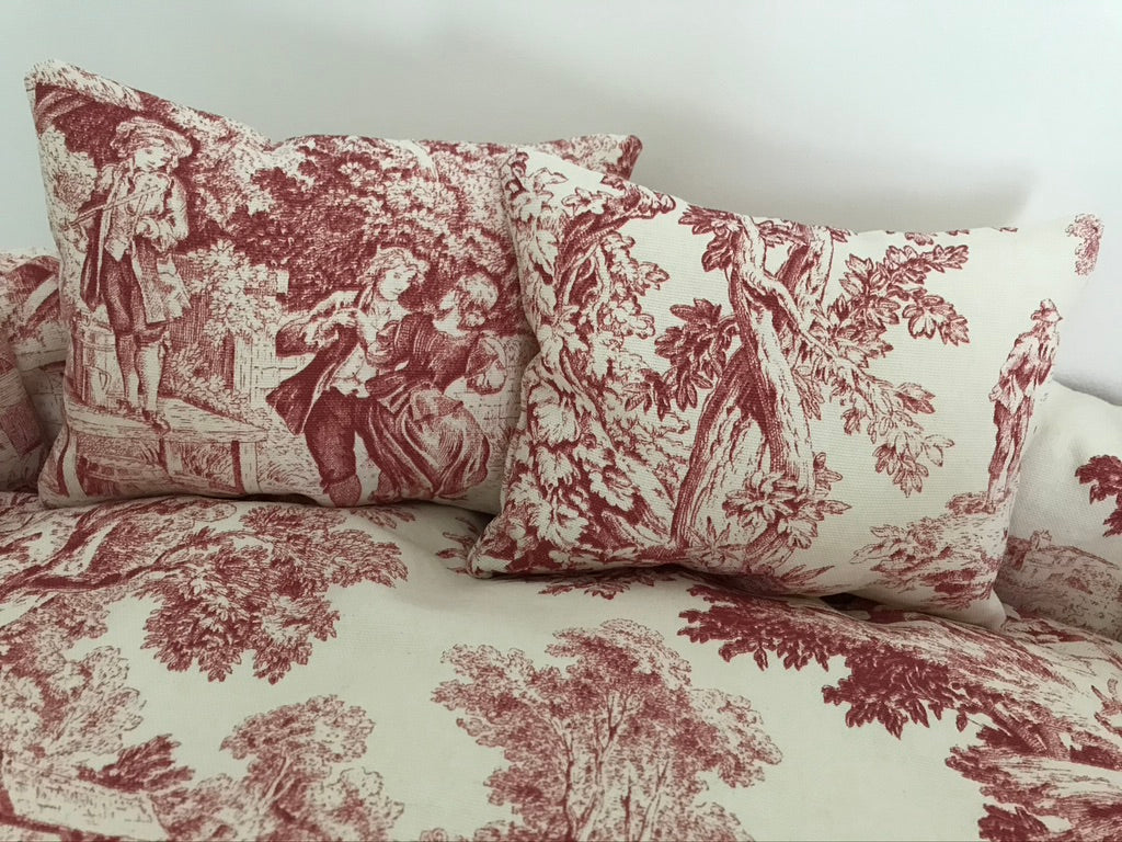 dettaglio tessuto toile de jouy burgundi della cuccia sofà