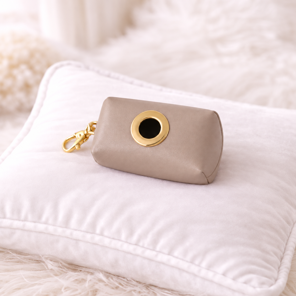 Porta sacchetti igienici beige twine con finiture oro su cuscino