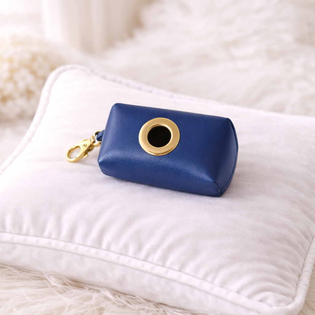 Porta sacchetti igienici blue cobalto con finiture oro su cuscino